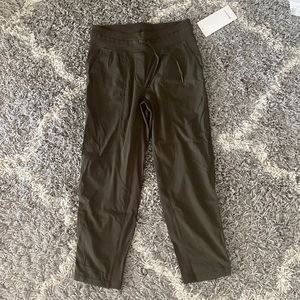 LuLu Lemon 25’ Dance Studio Crop size 6
